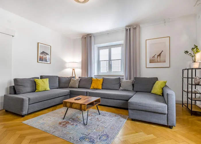 Cruwzo I Spacious 3 Bedroom With Wifi Kitchen Games Apartment Ingolstadt