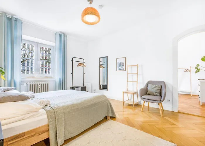 Cruwzo I Spacious 3 Bedroom With Wifi Kitchen Games Ingolstadt