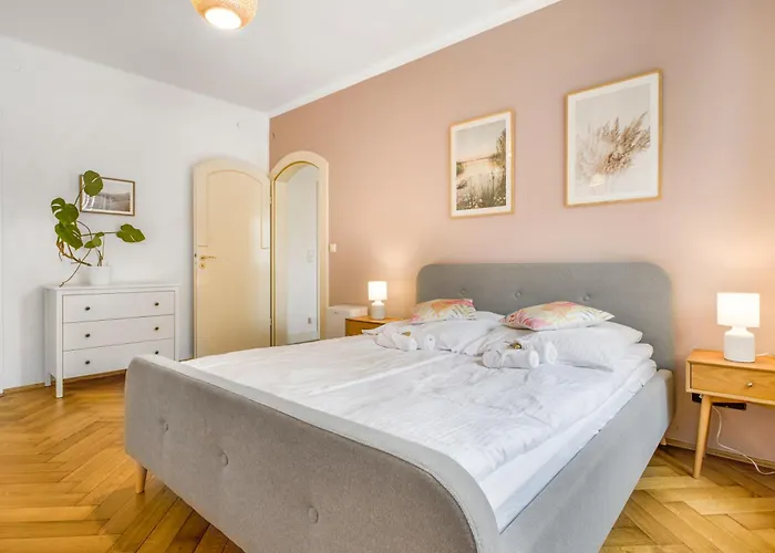 Cruwzo I Spacious 3 Bedroom With Wifi Kitchen Games Ingolstadt