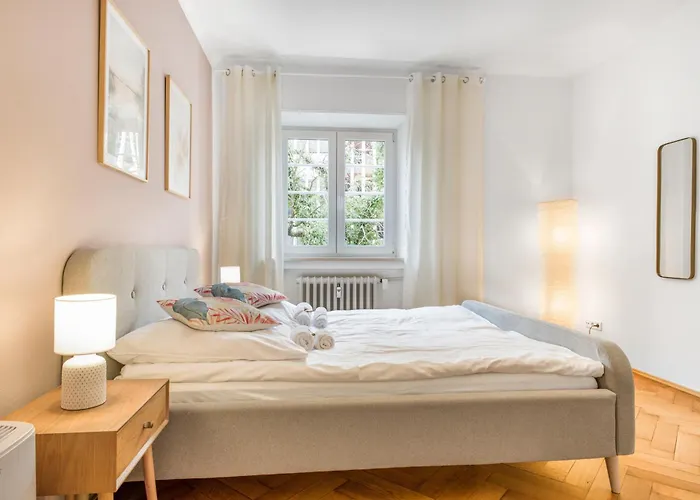 Cruwzo I Spacious 3 Bedroom With Wifi Kitchen Games Apartment