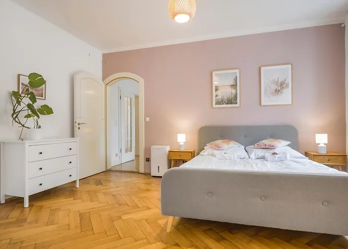 Cruwzo I Spacious 3 Bedroom With Wifi Kitchen Games * Ingolstadt