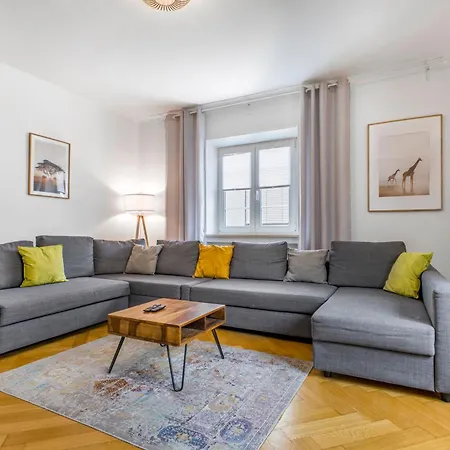 Cruwzo I Spacious 3 Bedroom With Wifi Kitchen Games Apartment Ingolstadt