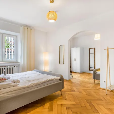 Cruwzo I Spacious 3 Bedroom With Wifi Kitchen Games Apartment Ingolstadt