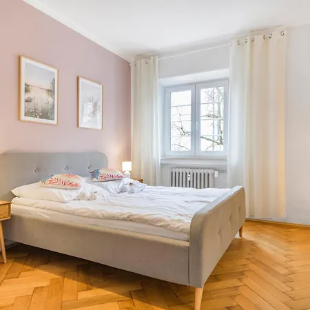 Cruwzo I Spacious 3 Bedroom With Wifi Kitchen Games Ingolstadt