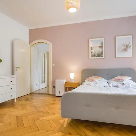 Cruwzo I Spacious 3 Bedroom With Wifi Kitchen Games * Ingolstadt