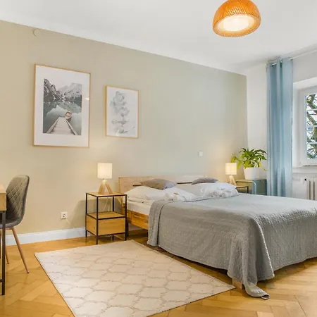 Cruwzo I Spacious 3 Bedroom With Wifi Kitchen Games Apartment
