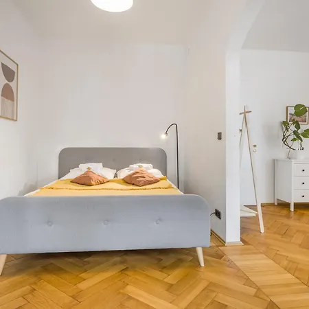Cruwzo I Spacious 3 Bedroom With Wifi Kitchen Games Apartment *