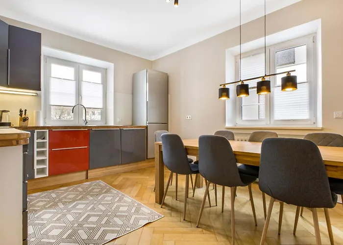 Cruwzo I Spacious 3 Bedroom With Wifi Kitchen Games *